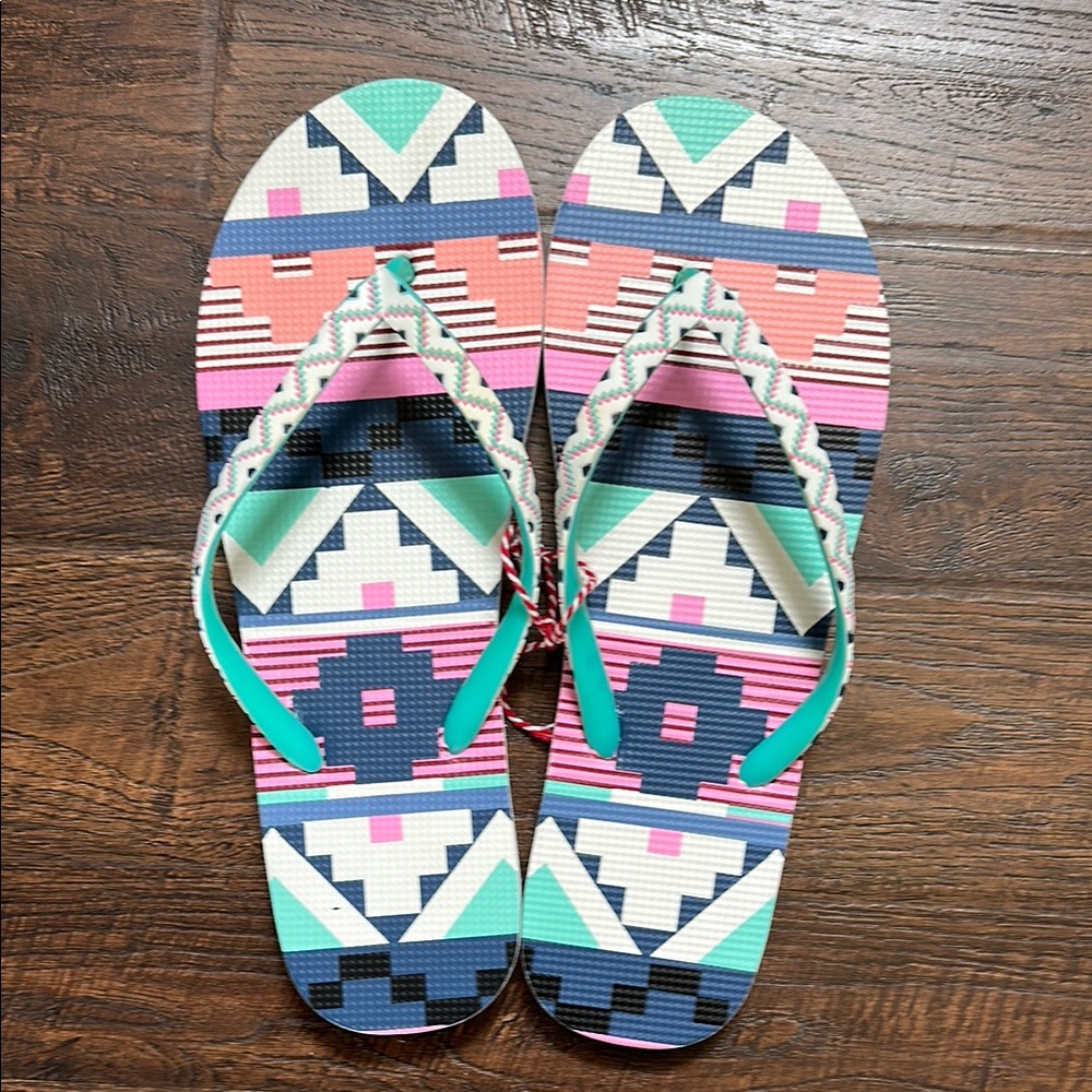 Aeropostale Colorful Geometric Flip Flops size 8-9 brand new white green pink